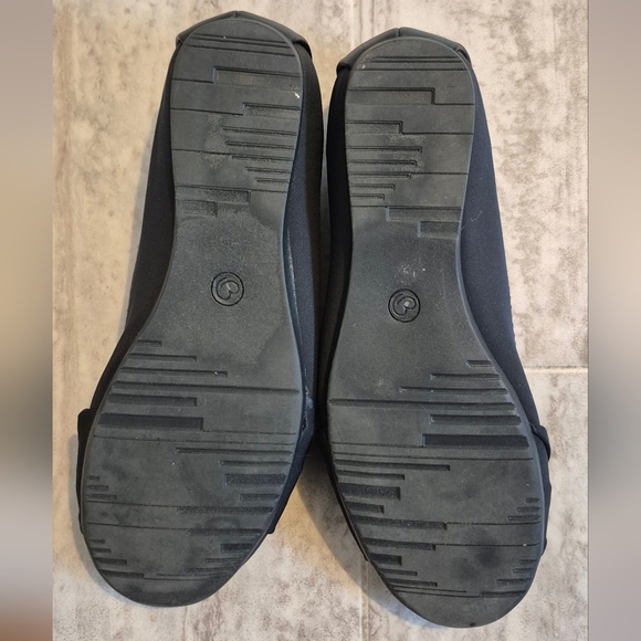 BareTraps Women's Black Loafers - Picture 3 of 5